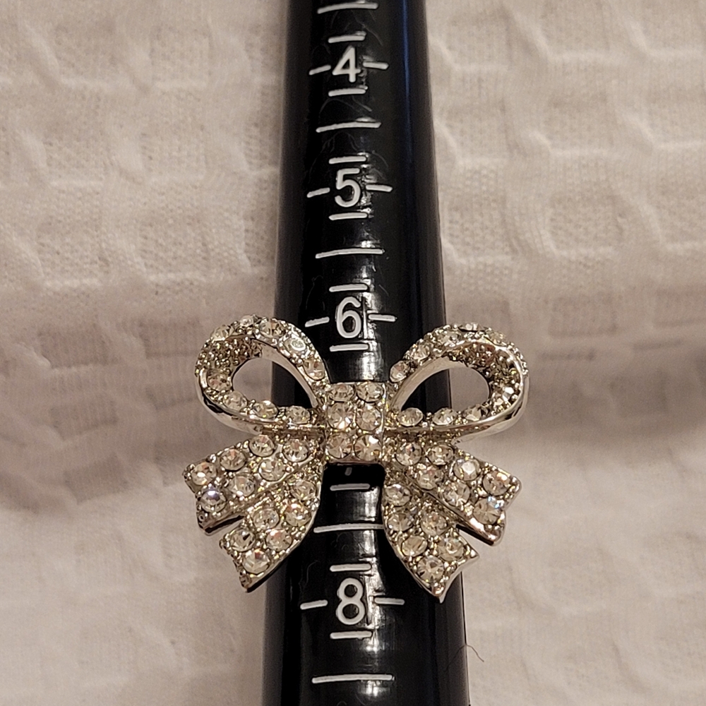 GUESS Rhinestone Bow Ring - New Size 7 - Picture 3 of 5